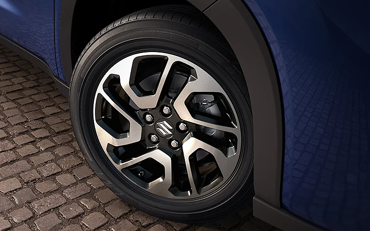 Maruti Suzuki Invicto Tyre