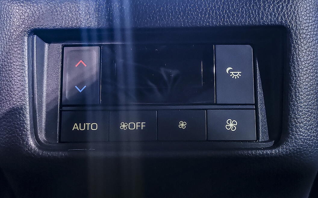 Maruti Suzuki Invicto Dashboard Switches