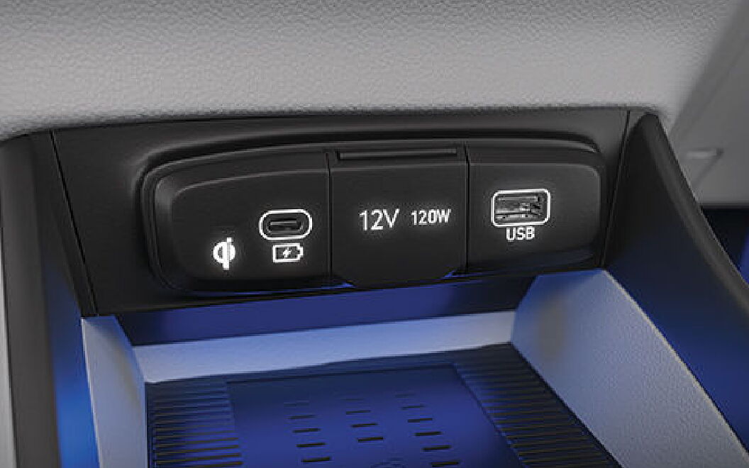 Hyundai i20 USB / Charging Port