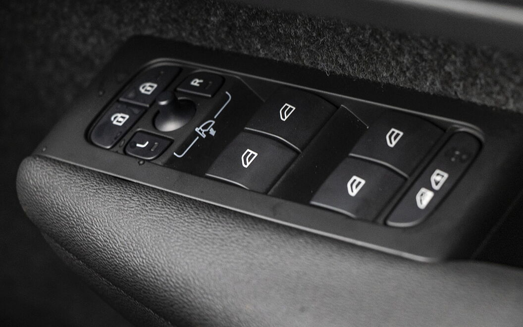 Volvo C40 Recharge Driver Window Controls