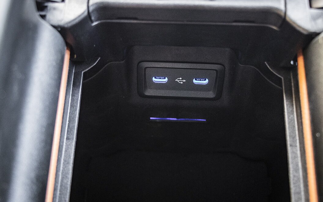 Mercedes-Benz GLC USB / Charging Port