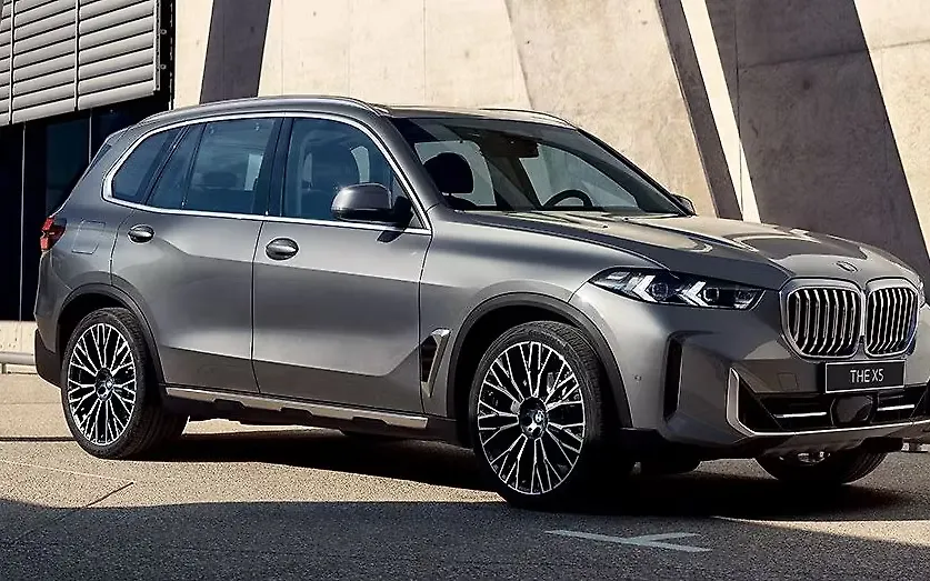 BMW X5 Front Right View