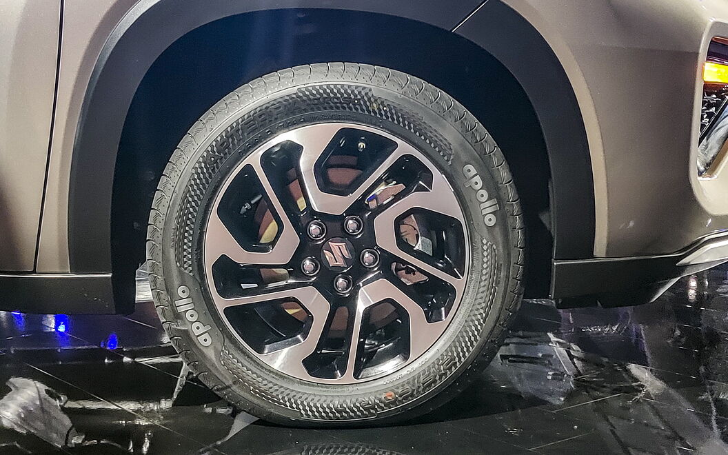 Maruti Suzuki Invicto Tyre