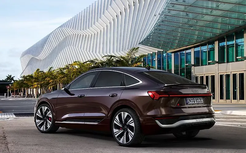 Compare Audi Q8 etron Sportback vs Audi Q8 etron vs BMW M4 [20182019]