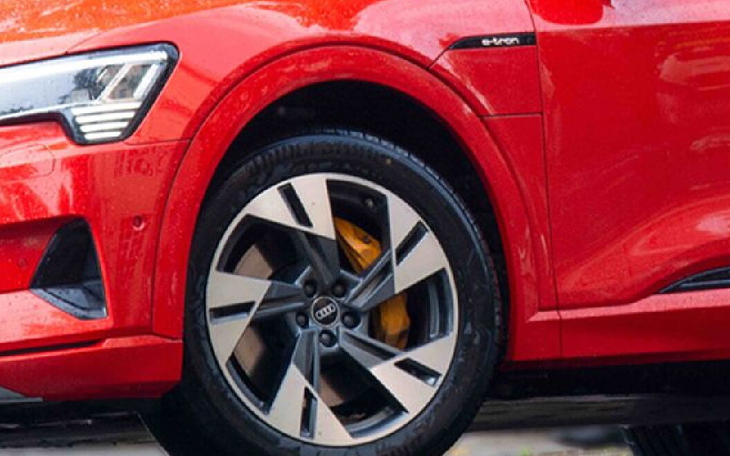 Audi Q8 Sportback e-tron Front Wheel