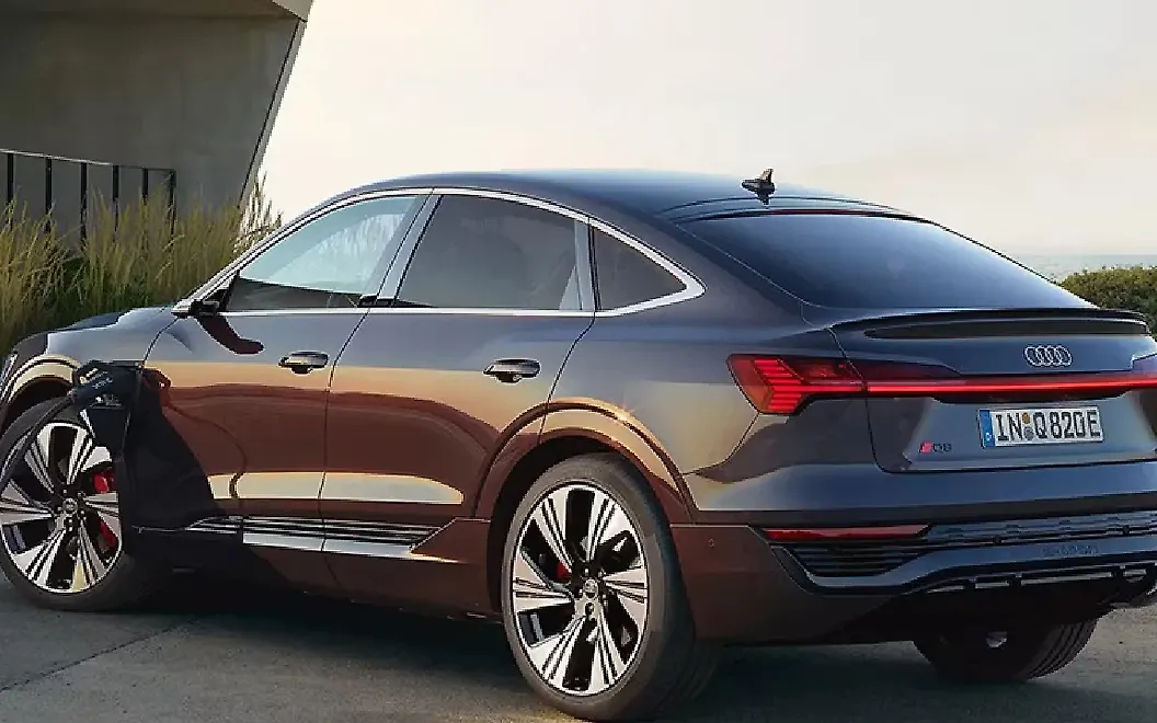 Audi Q8 Sportback e-tron Rear Left View