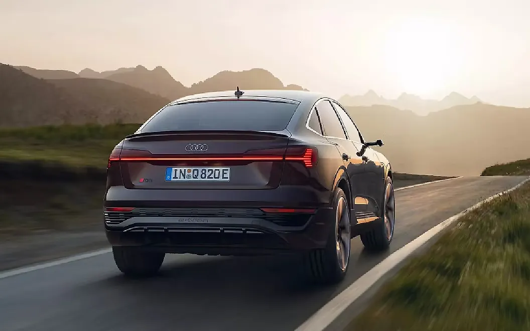 Audi Q8 Sportback e-tron Right Rear View