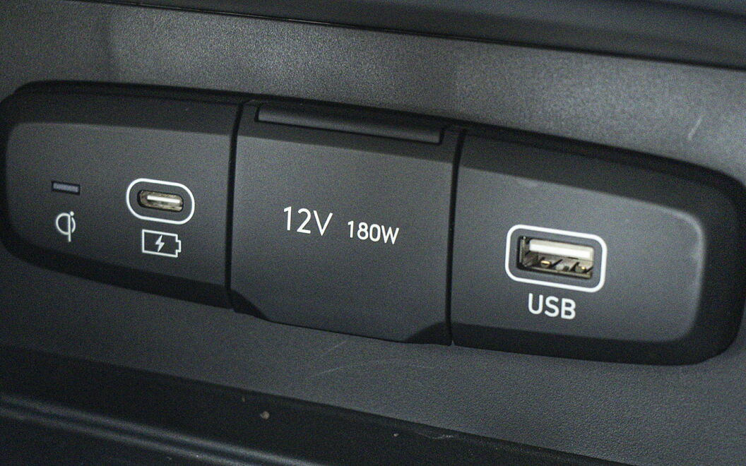 Hyundai Alcazar USB / Charging Port