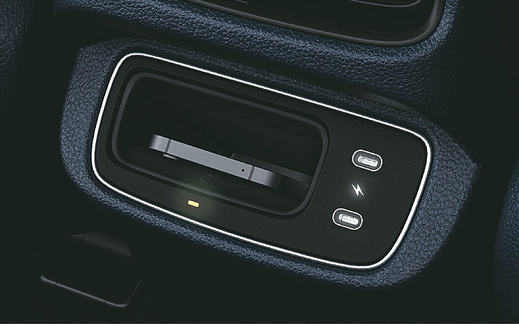 Hyundai Alcazar USB / Charging Port