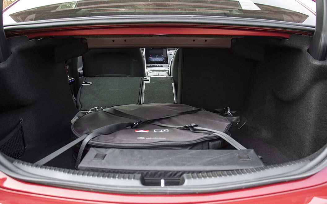 Mercedes-Benz AMG C 43 Bootspace with Split Seat Folded