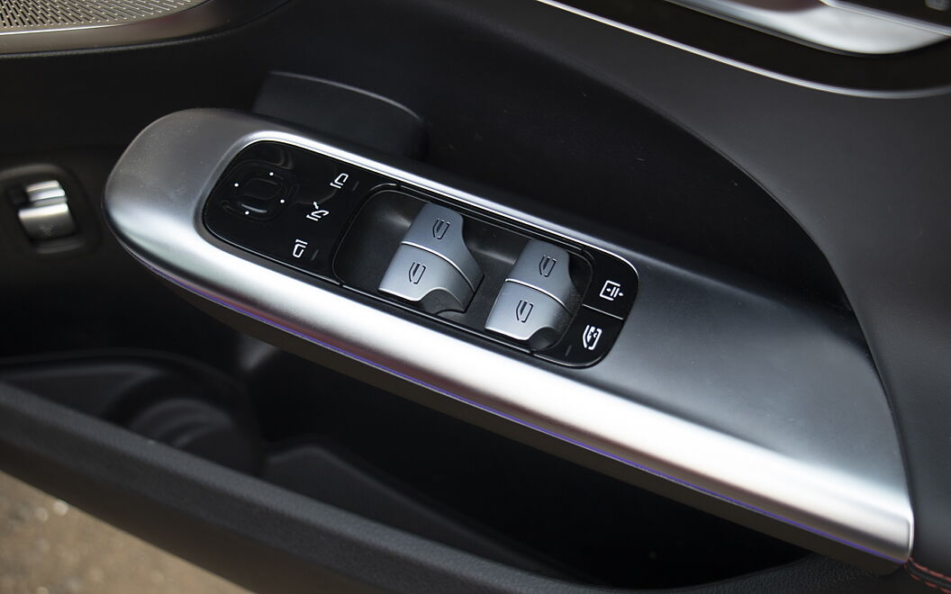 Mercedes-Benz AMG C 43 Driver Window Controls