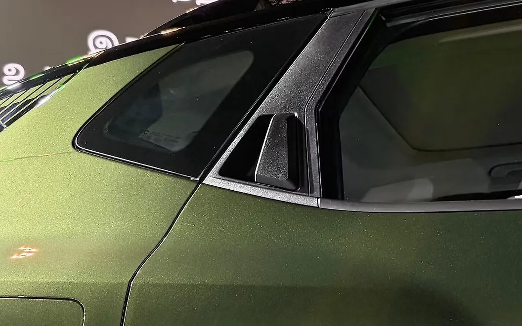 Renault Duster Rear Windscreen