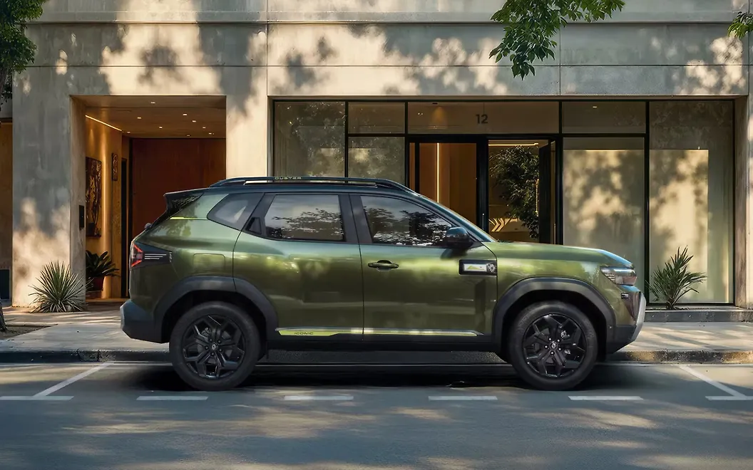 Renault Duster Right View