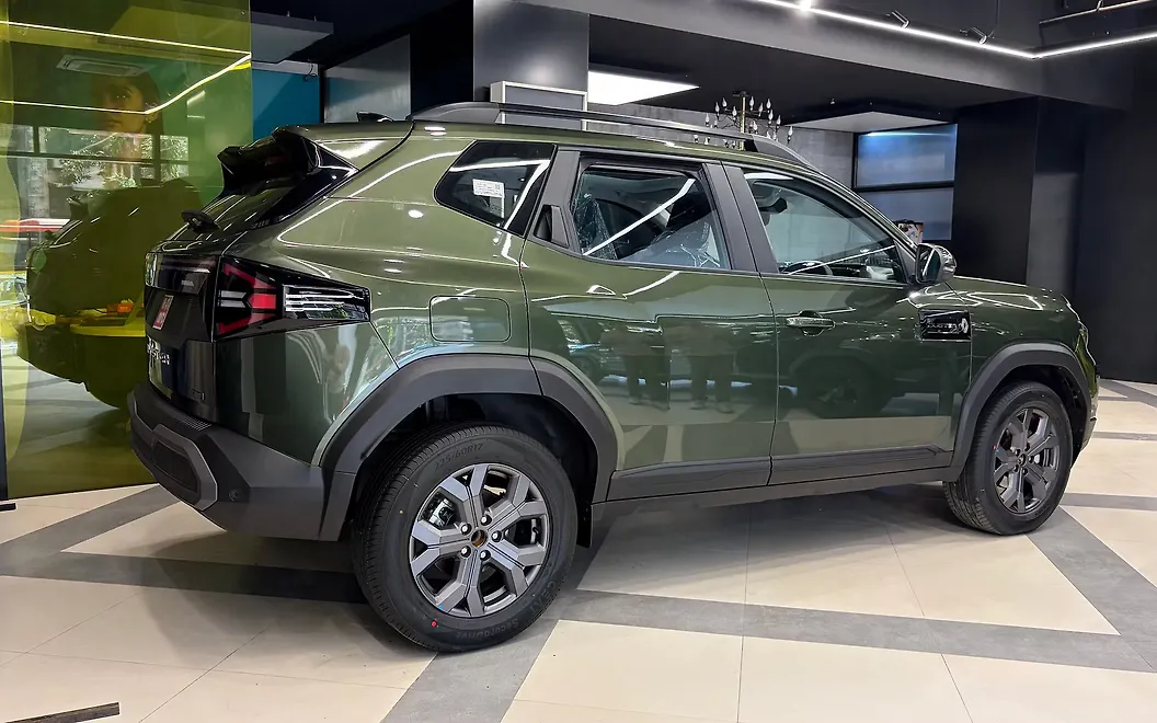 Renault Duster Right View