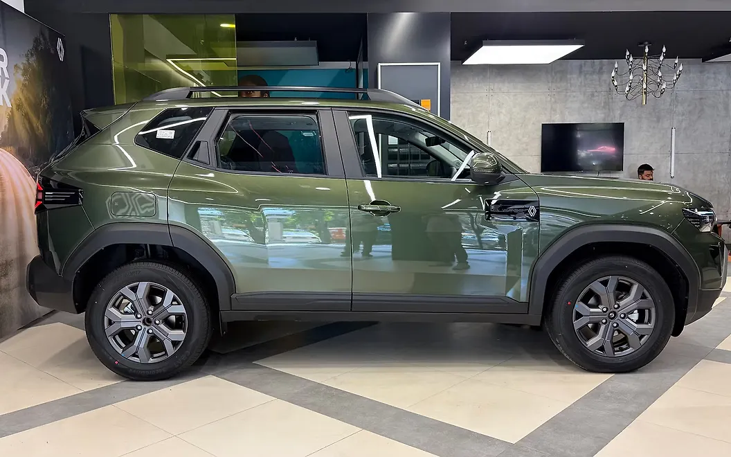 Renault Duster Right View