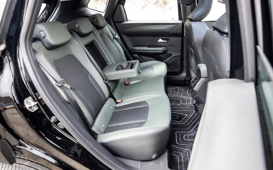 Renault Duster Arm Rest in Rear Passenger Seats