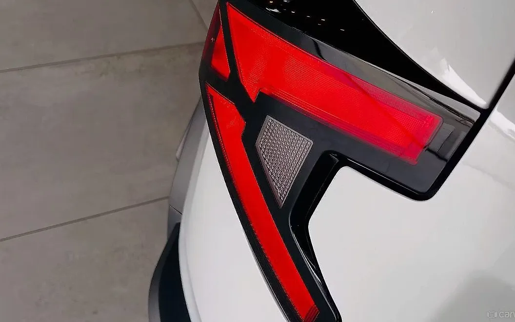 Renault New Duster Tail Light