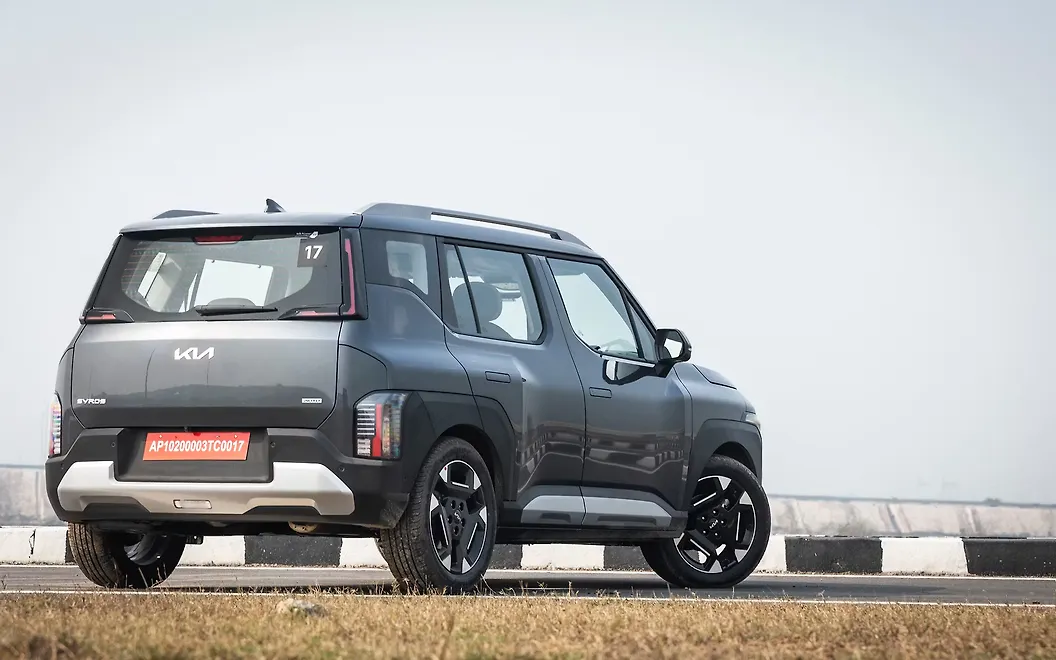 Kia Syros Right Rear View