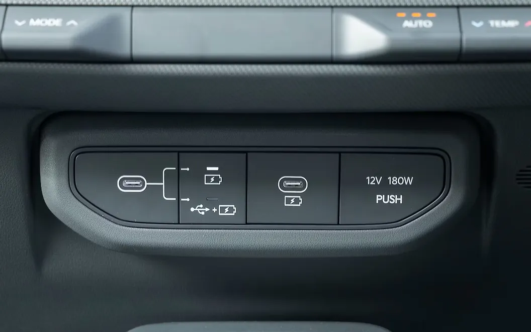 Kia Syros USB / Charging Port