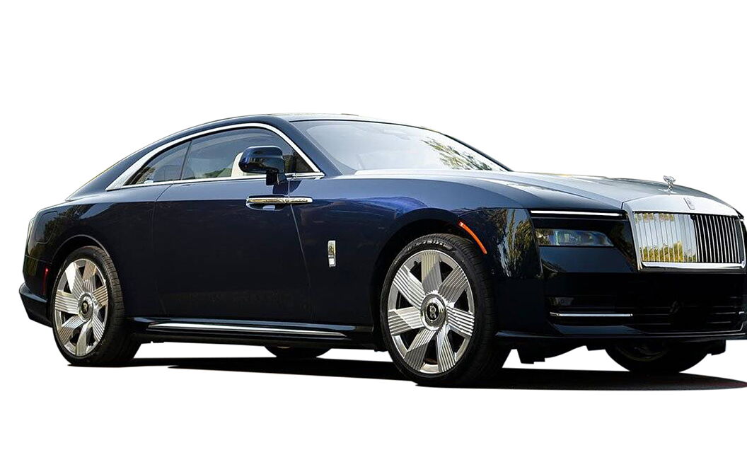 Rolls-Royce Spectre Front Right View