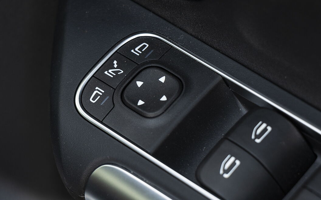 Mercedes-Benz GLA ORVM Controls