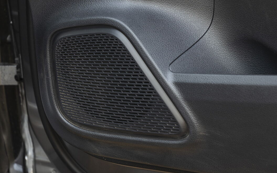 Mercedes-Benz GLA Rear Speakers