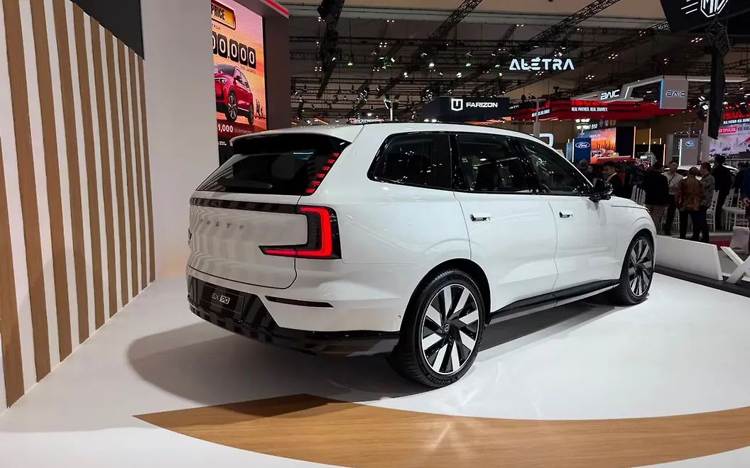 Volvo EX90