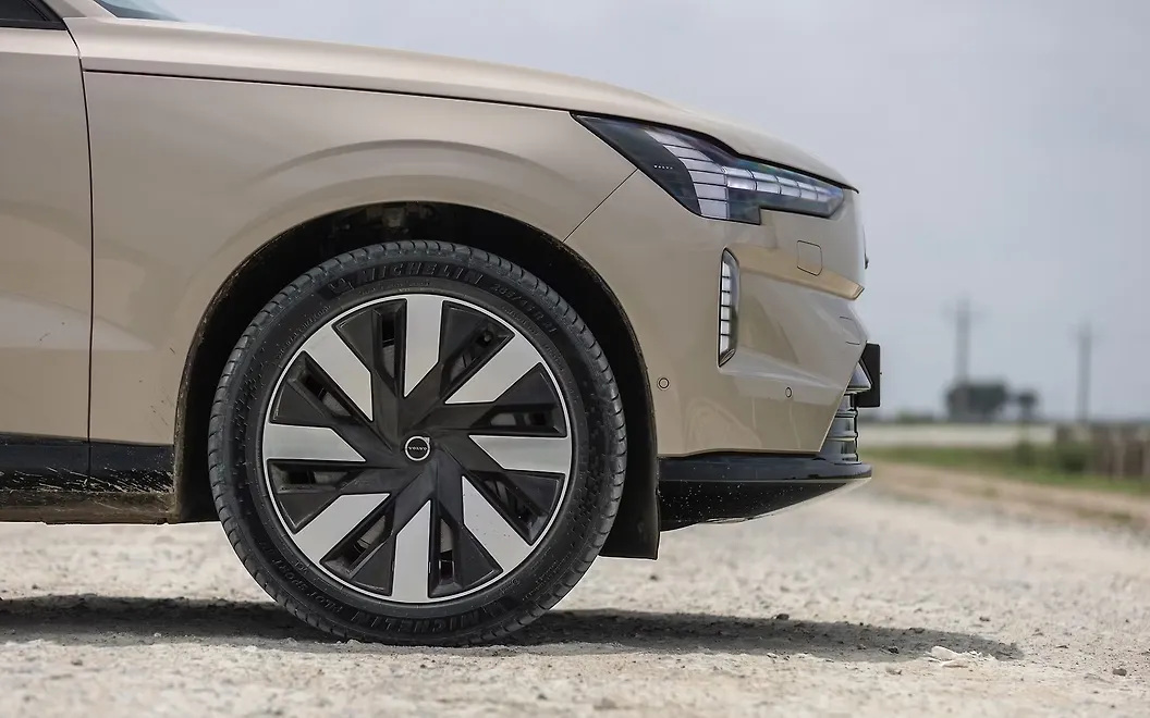 Volvo EX90