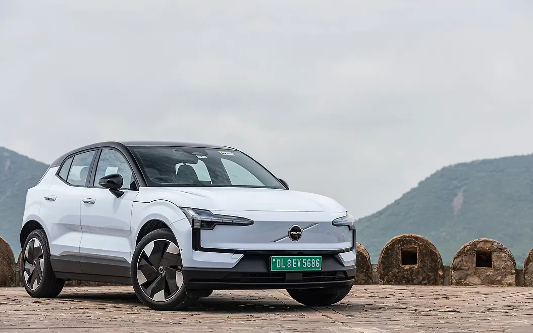 Volvo EX30 Front Right View