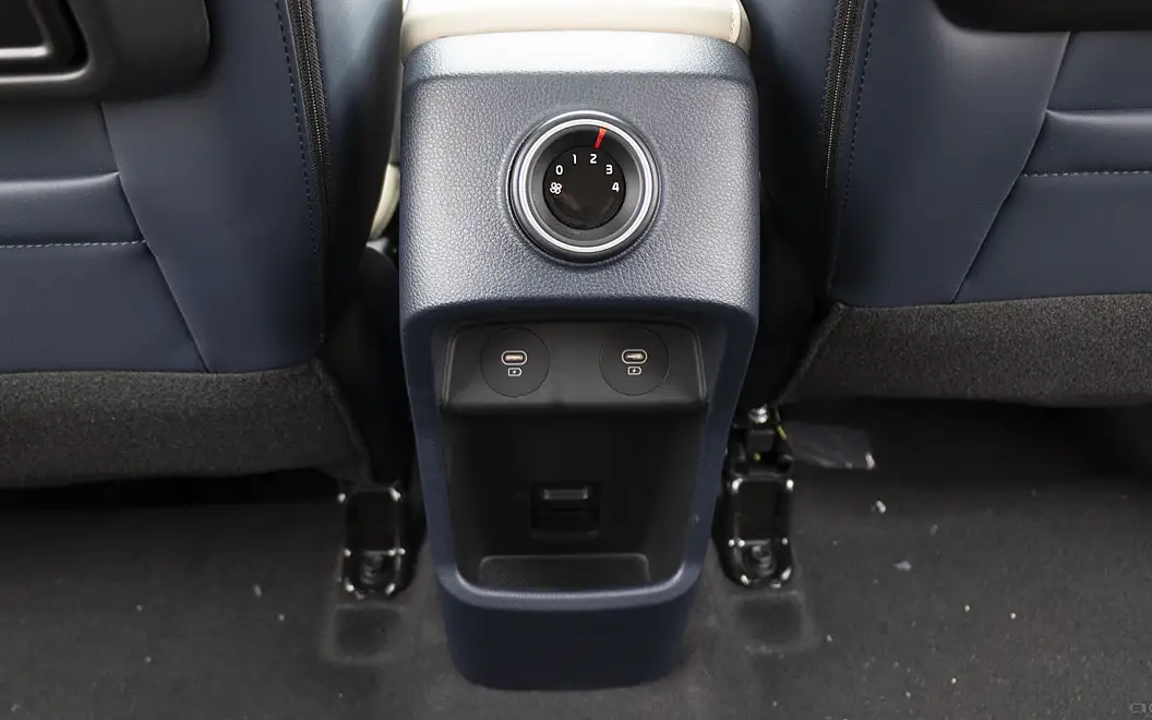 Kia Carens Third Row AC Controls