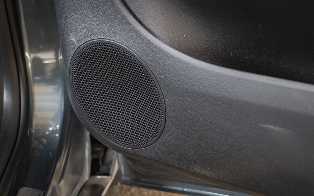 MG Windsor EV Front Speakers