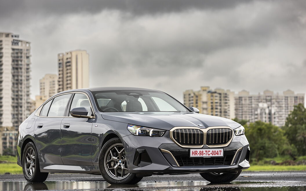 BMW 5 Series Front Right View