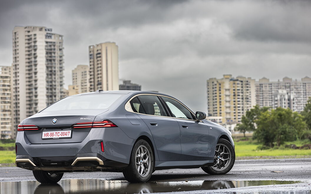 BMW 5 Series Right Rear View