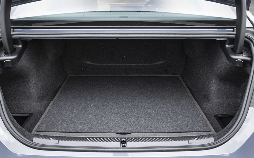 BMW 5 Series Bootspace