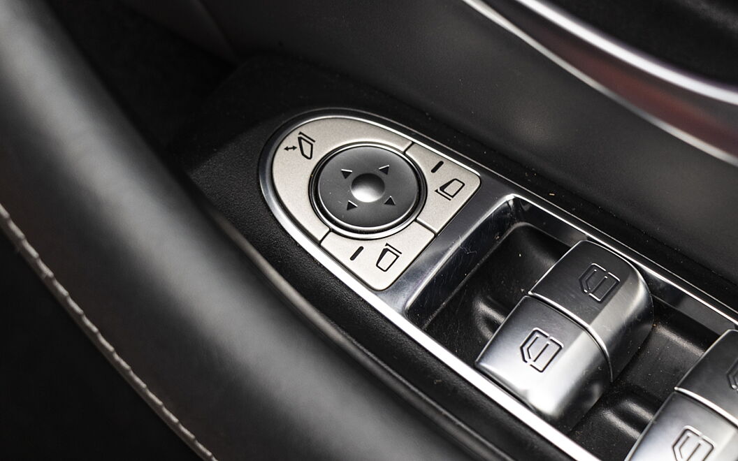 Mercedes-Benz AMG S 63 E Performance ORVM Controls