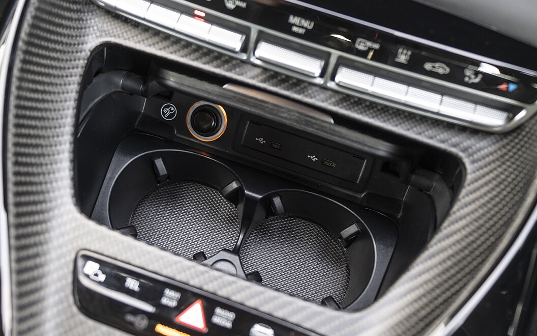 Mercedes-Benz AMG S 63 E Performance USB / Charging Port