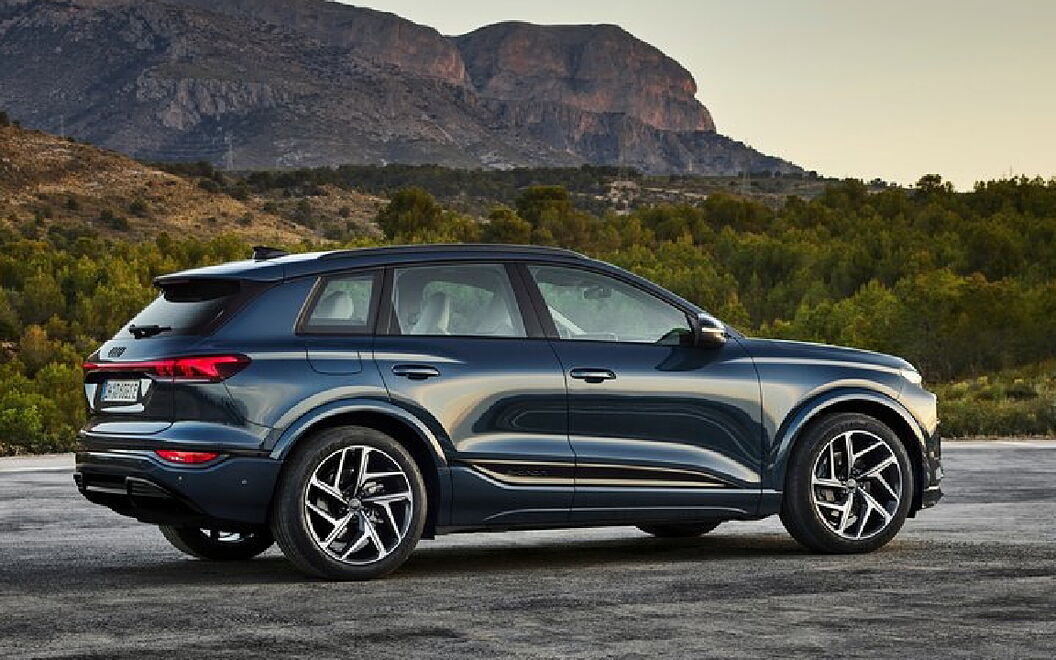 Audi Q6 e-tron Right View