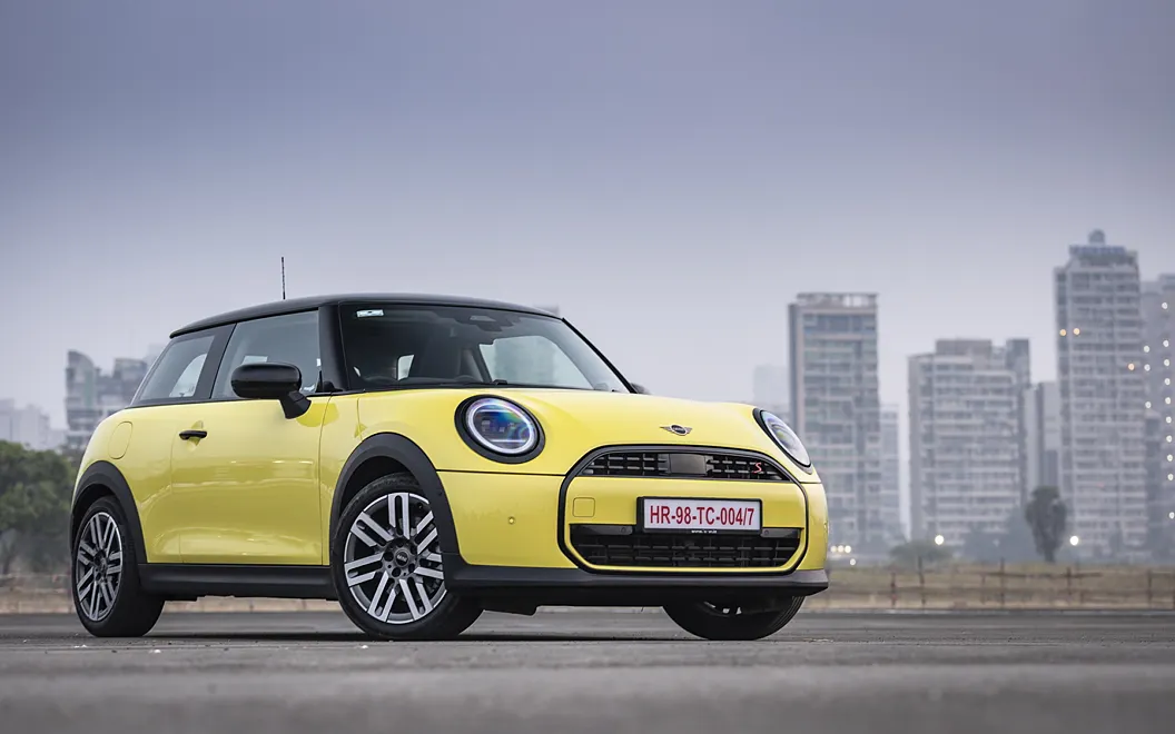 MINI Cooper Front Right View
