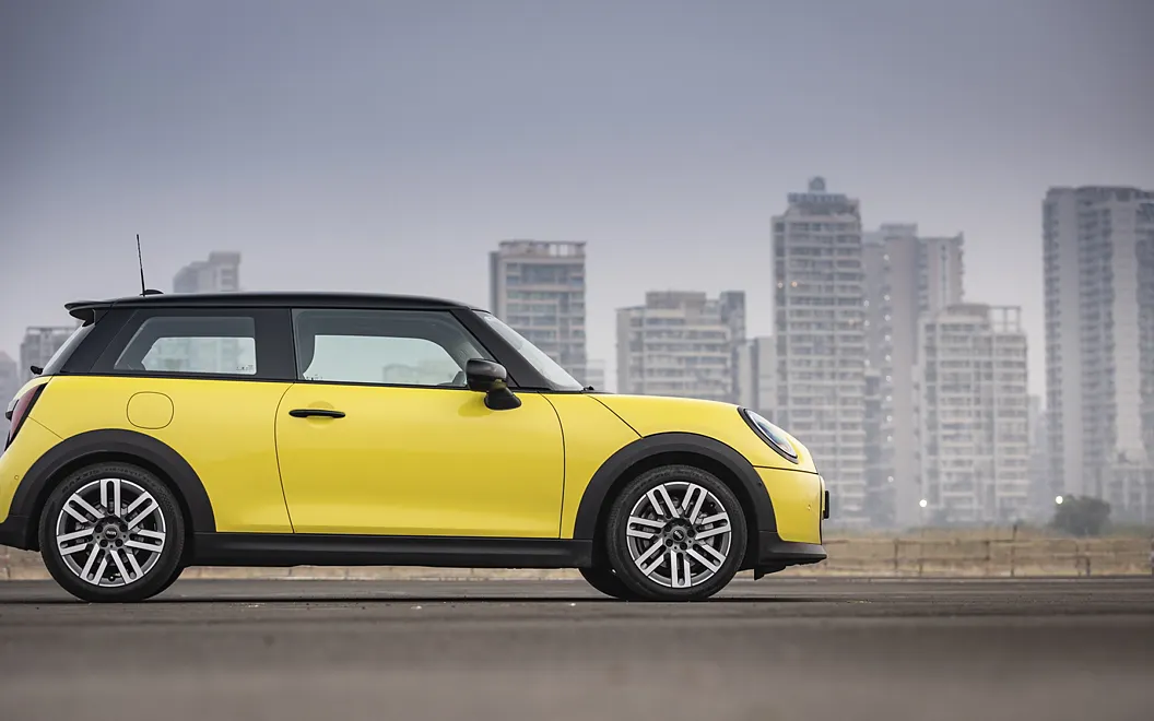 MINI Cooper Right View