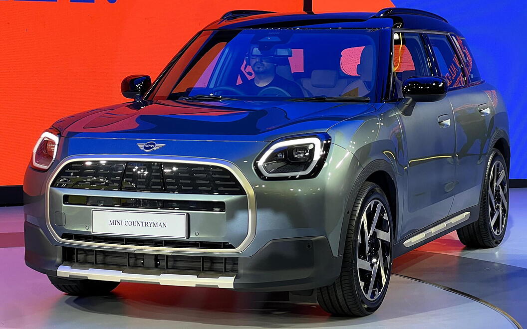 MINI Countryman Electric Front Left View