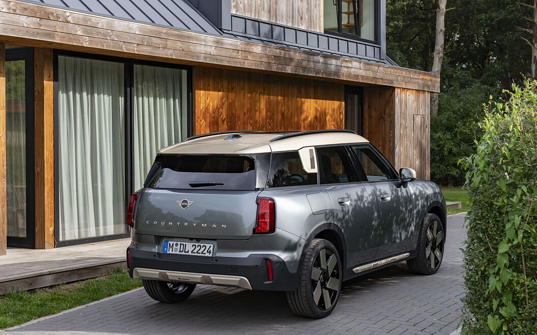 MINI Countryman Electric Right Rear View