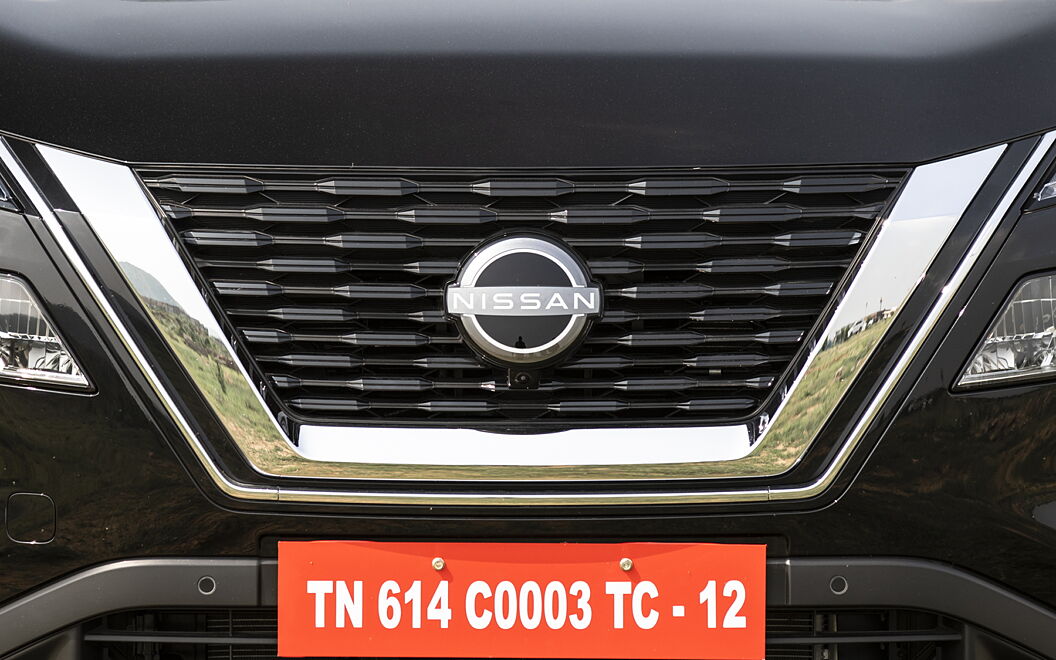 Nissan X-Trail Front Grille