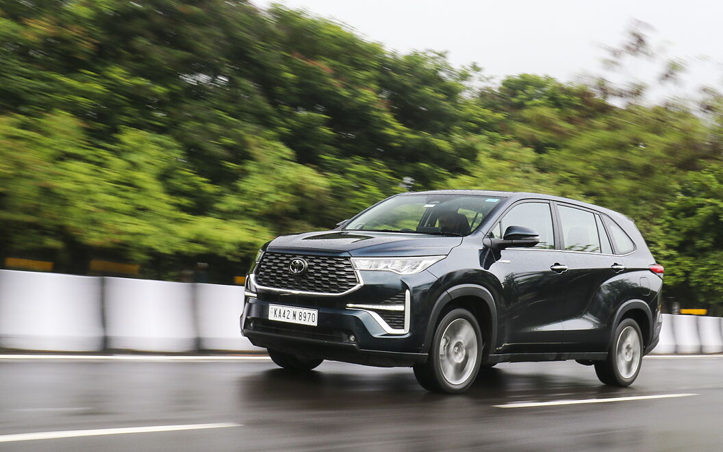 Toyota Innova Hycross Front Left View