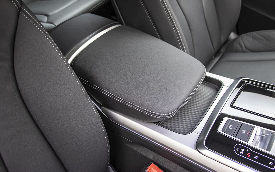 Audi Q8 Front Arm Rest