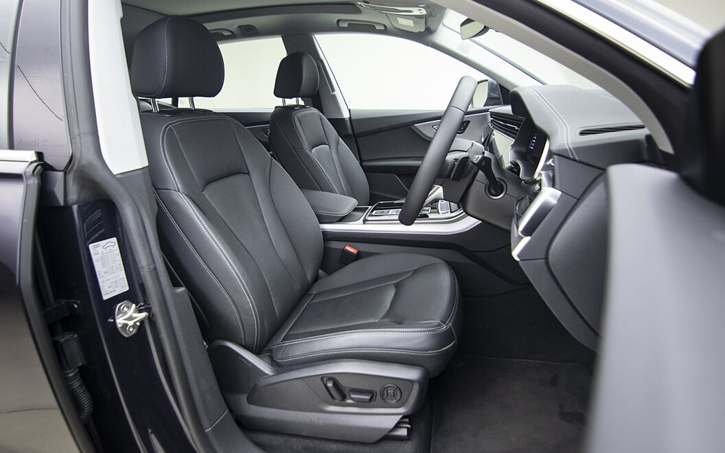 Audi Q8 Front Seats