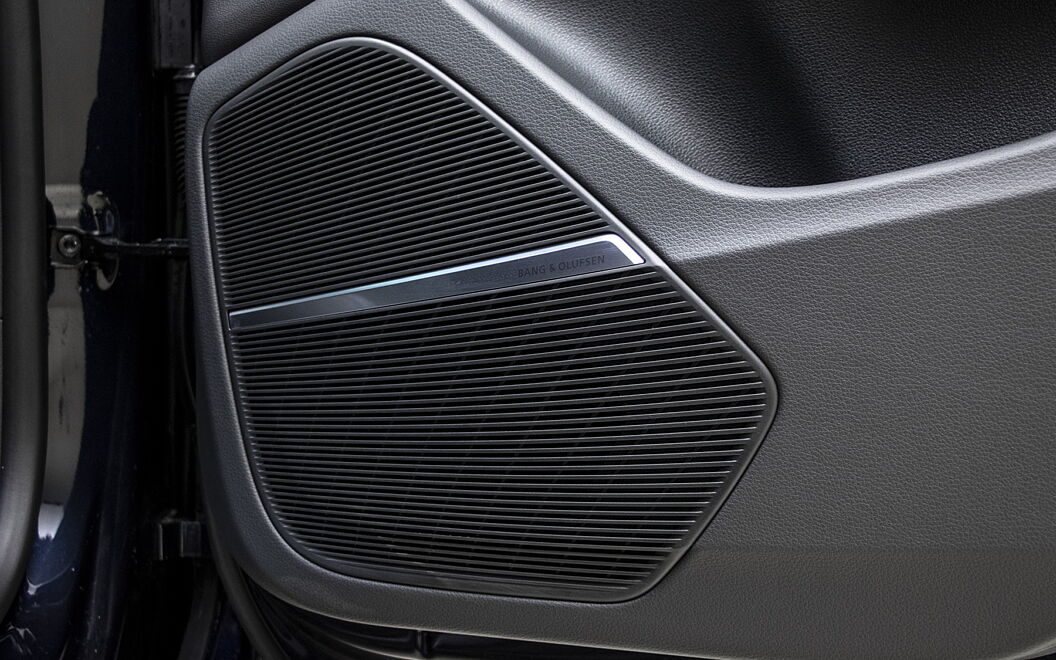 Audi Q8 Front Speakers