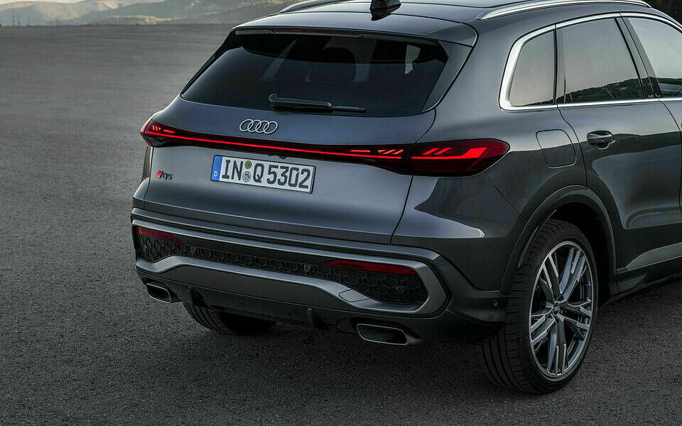 Audi New Q5 third-gen Back View