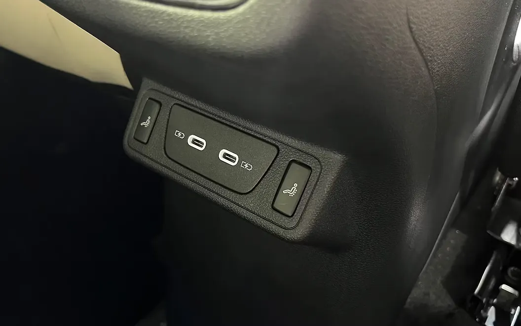 Skoda Kushaq USB / Charging Port