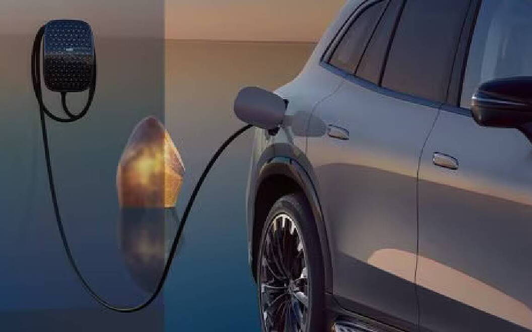 Mercedes-Benz EQS SUV Charger