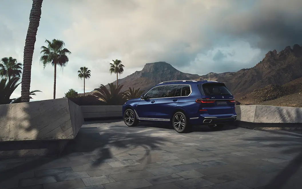BMW X7 Rear Left View